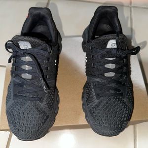 On Cloudswift Women Black Running Shoes